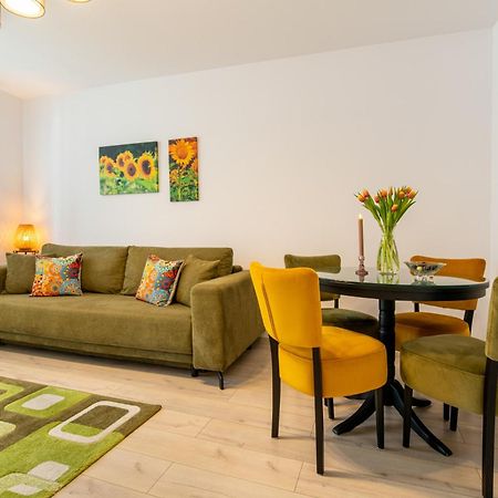 Springhome - Cozy Apartment With Balcony & Parking Braşov Buitenkant foto