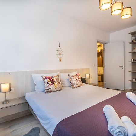 Springhome - Cozy Apartment With Balcony & Parking Braşov Buitenkant foto