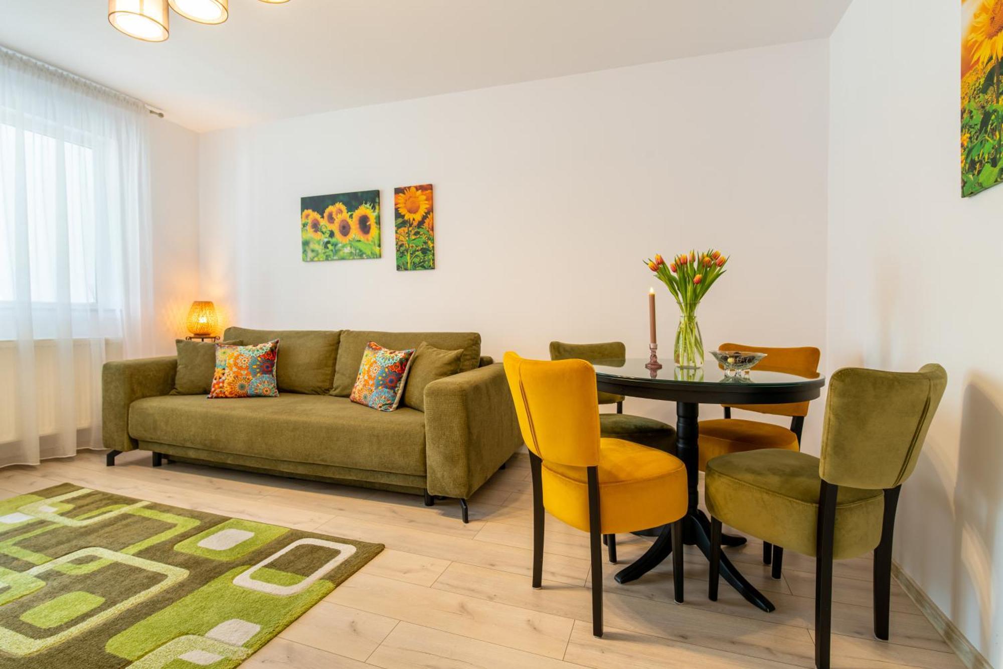 Springhome - Cozy Apartment With Balcony & Parking Braşov Buitenkant foto