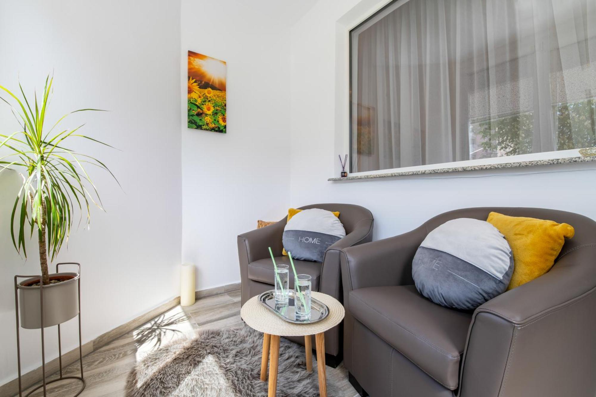 Springhome - Cozy Apartment With Balcony & Parking Braşov Buitenkant foto