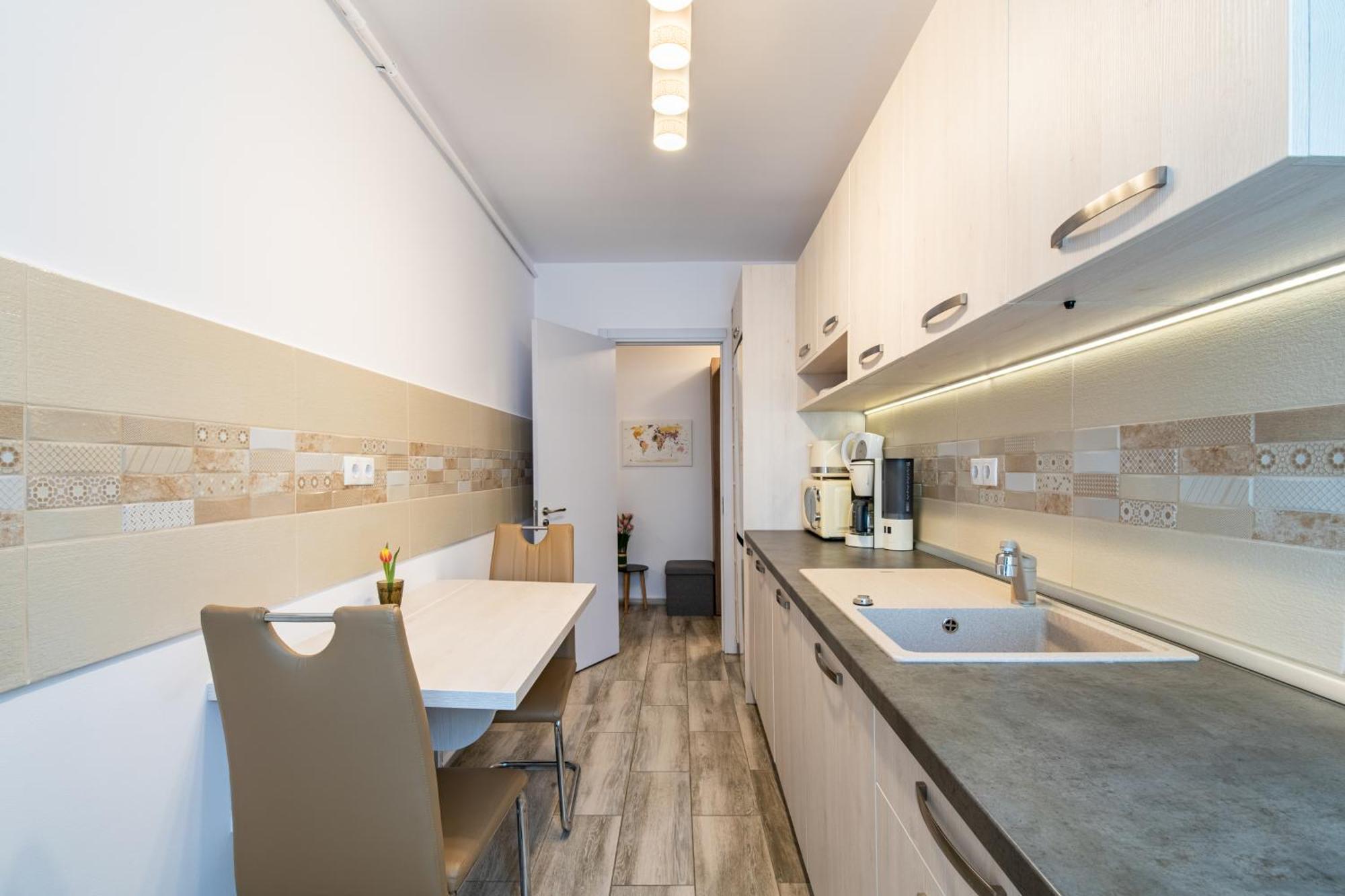 Springhome - Cozy Apartment With Balcony & Parking Braşov Buitenkant foto