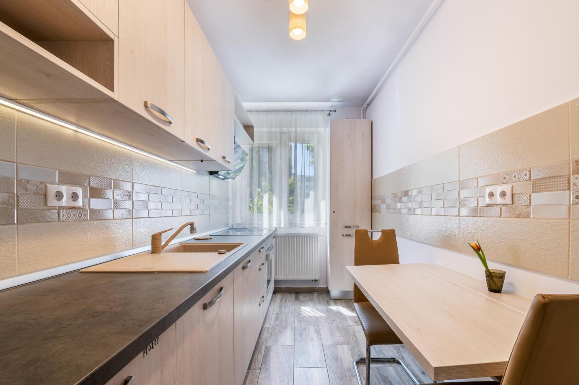 Springhome - Cozy Apartment With Balcony & Parking Braşov Buitenkant foto