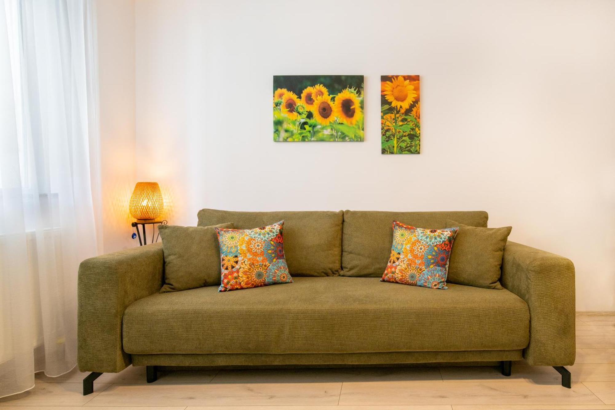Springhome - Cozy Apartment With Balcony & Parking Braşov Buitenkant foto