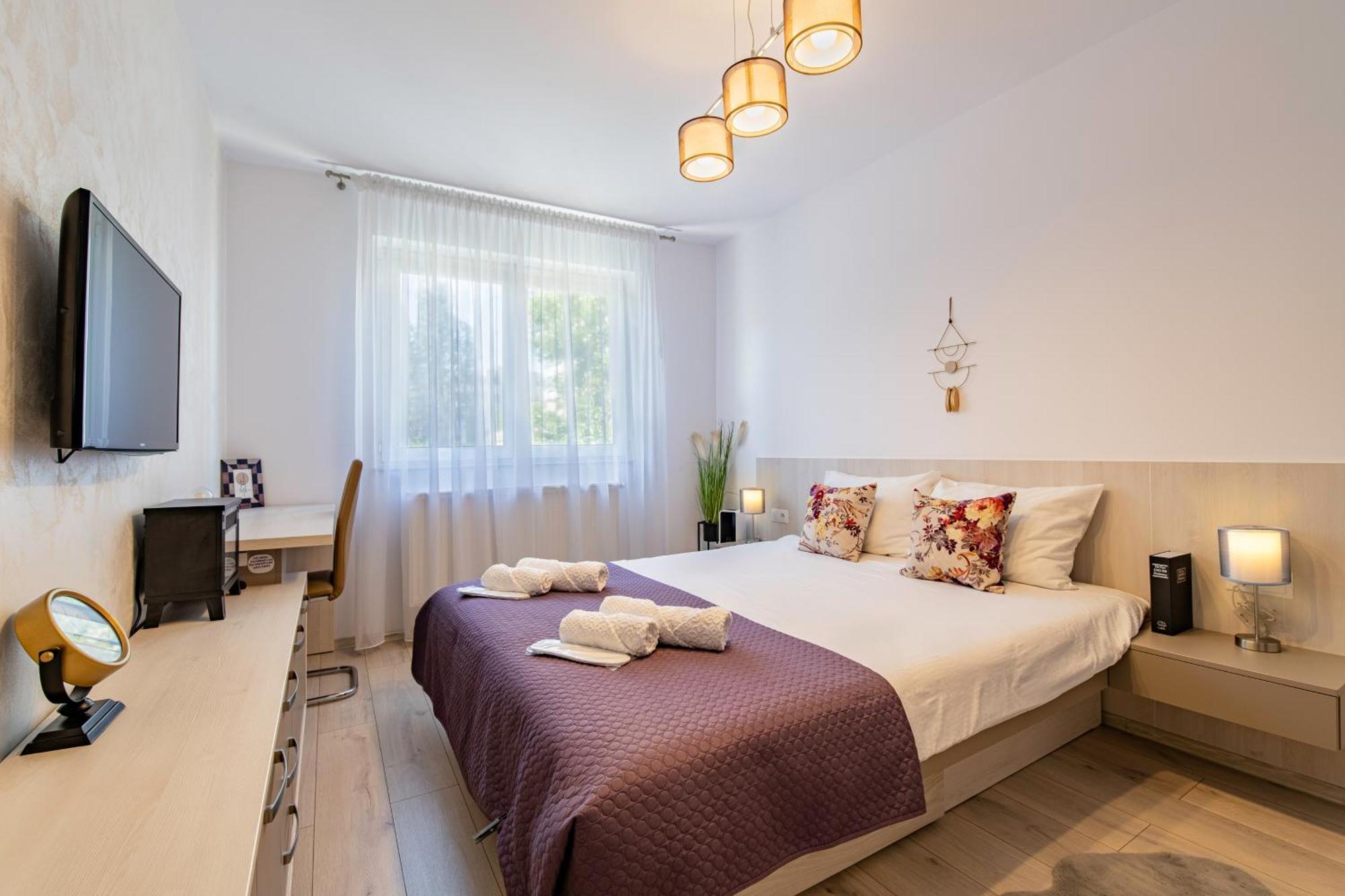 Springhome - Cozy Apartment With Balcony & Parking Braşov Buitenkant foto