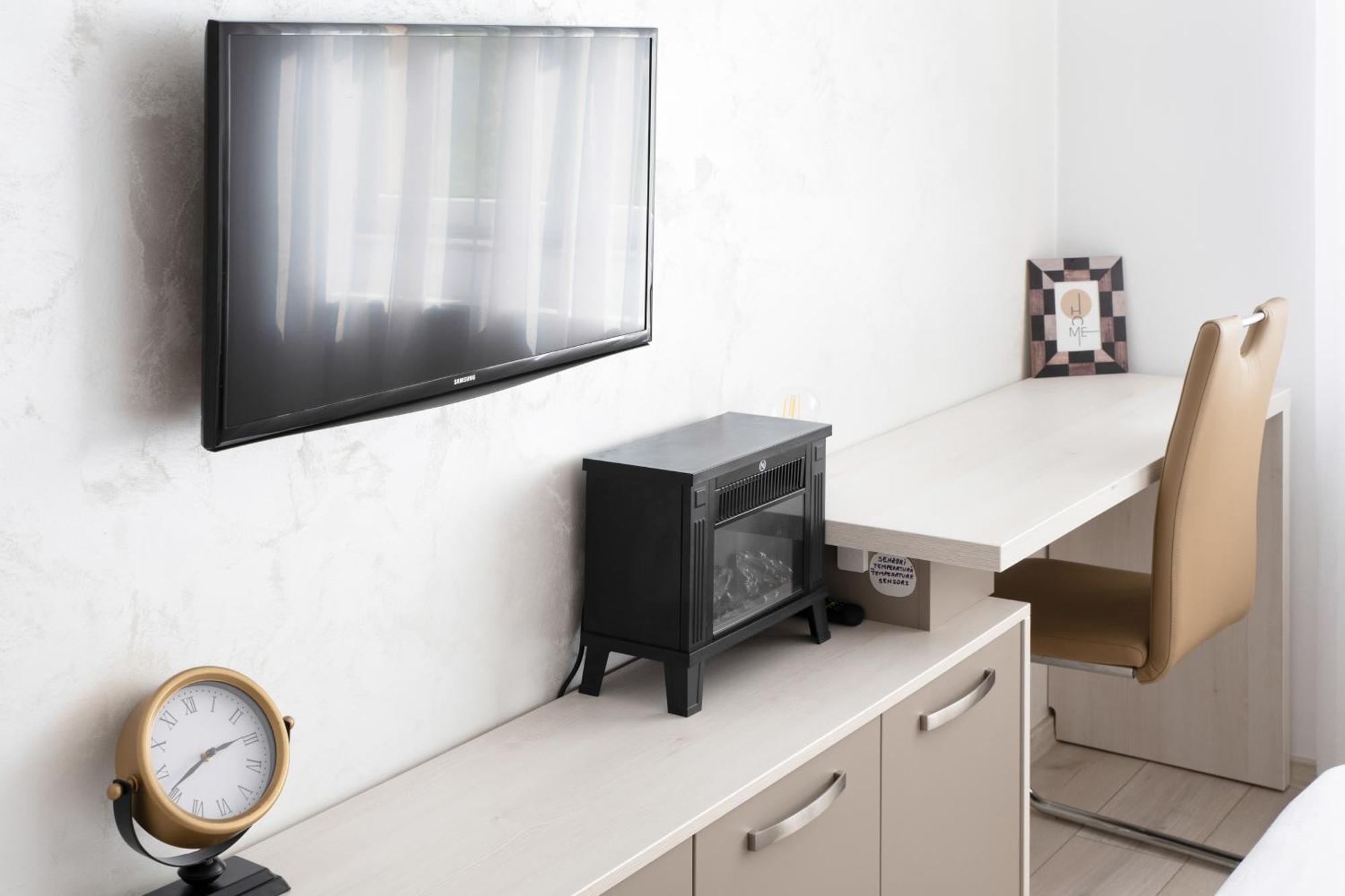 Springhome - Cozy Apartment With Balcony & Parking Braşov Buitenkant foto