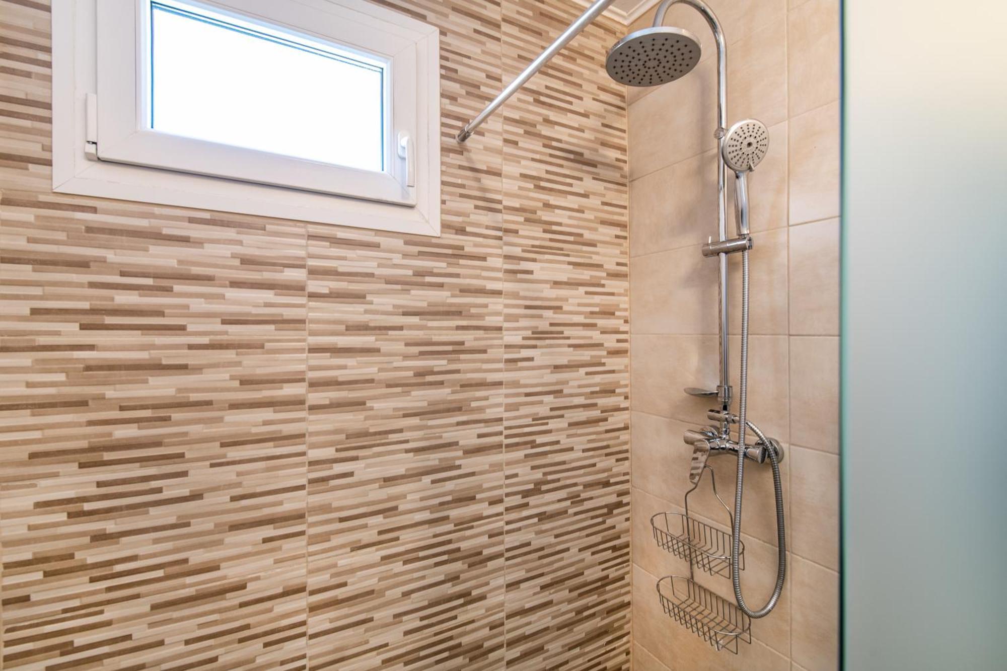 Springhome - Cozy Apartment With Balcony & Parking Braşov Buitenkant foto
