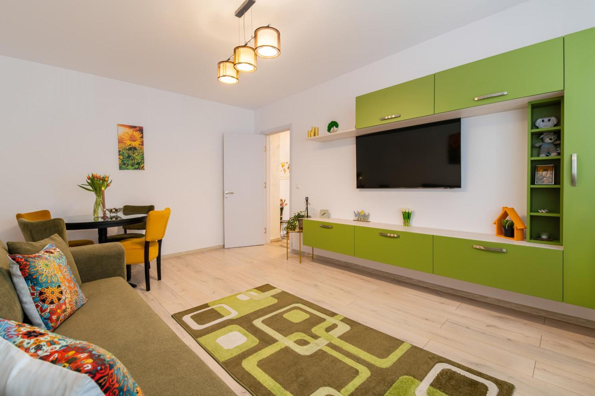 Springhome - Cozy Apartment With Balcony & Parking Braşov Buitenkant foto