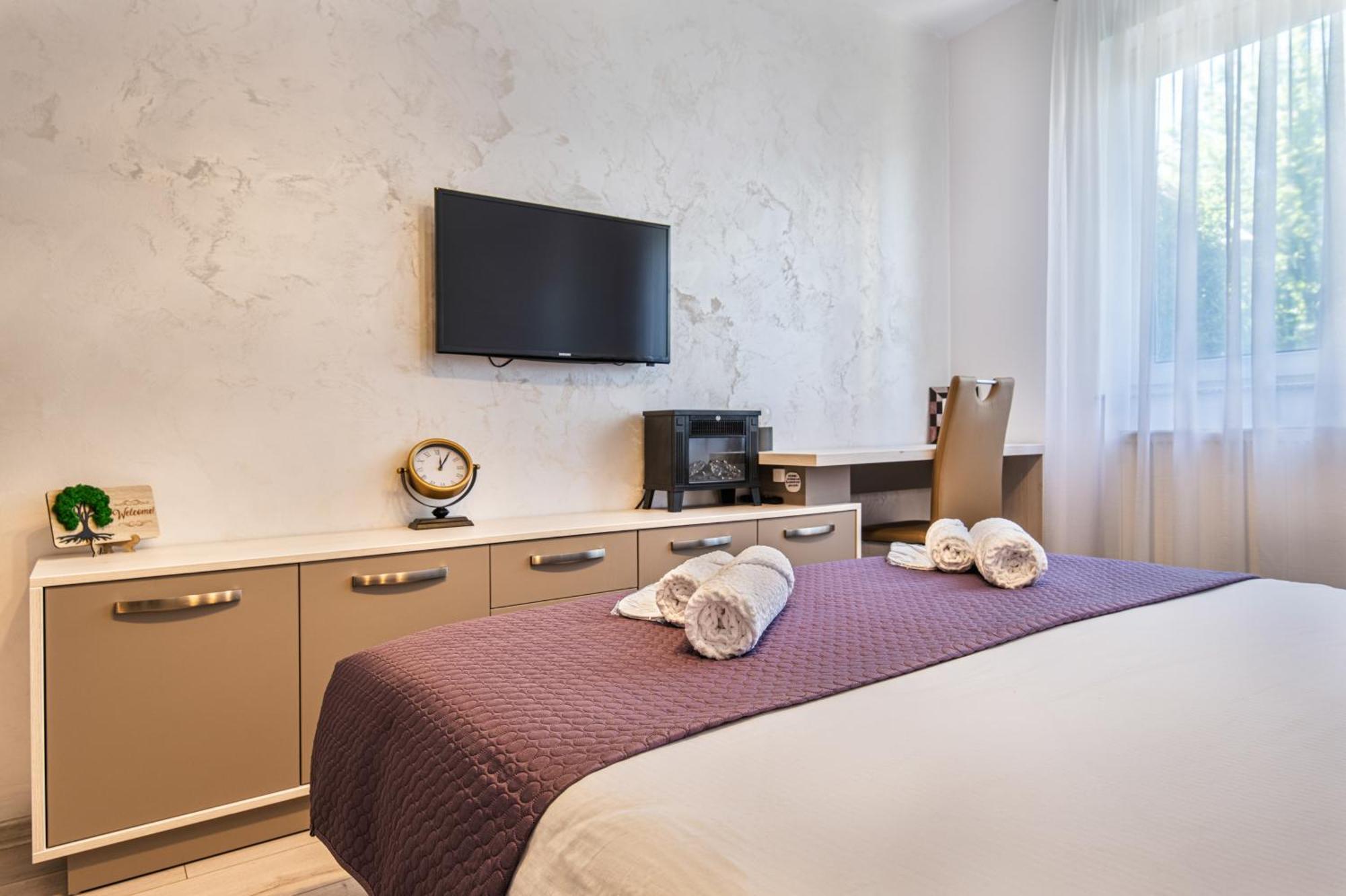 Springhome - Cozy Apartment With Balcony & Parking Braşov Buitenkant foto