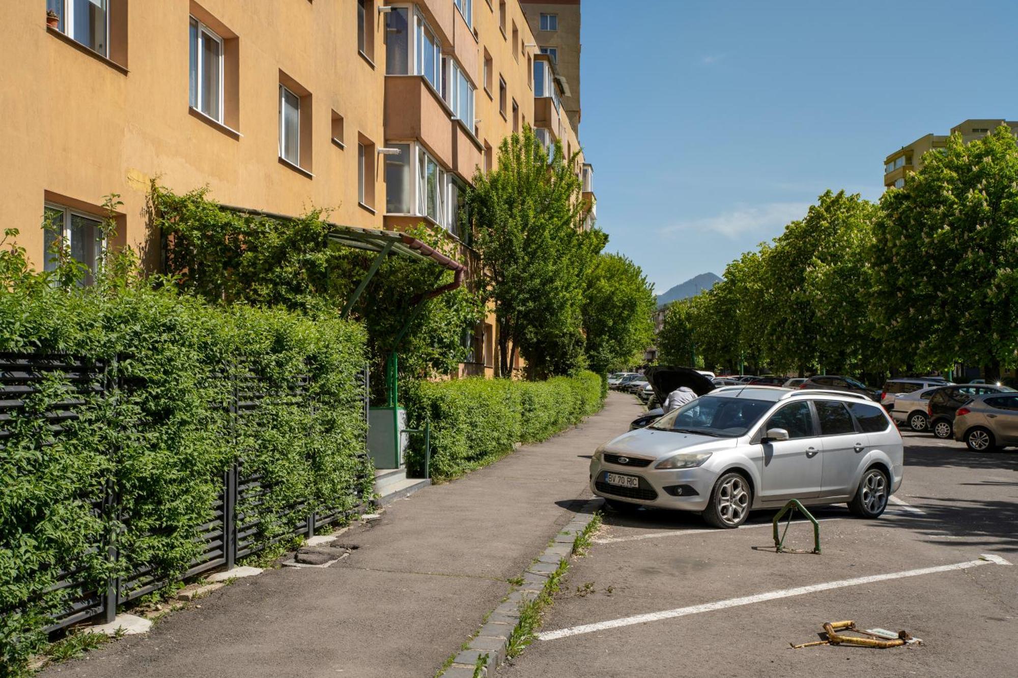 Springhome - Cozy Apartment With Balcony & Parking Braşov Buitenkant foto